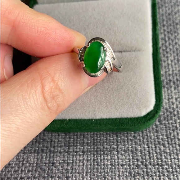 GIA CERTIFIED Jadeite Jade Cabochon Ring - Picture 5 of 9